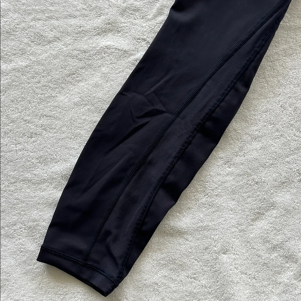 Lulu lemon train times size 4 25” navy